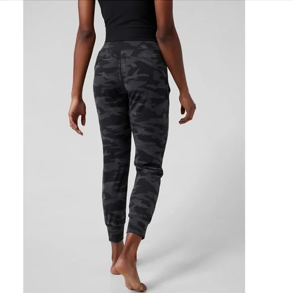 Athleta • Black Camo Salutation Jogger • Size L - Picture 3 of 13